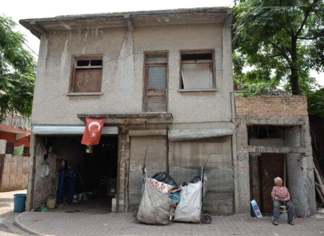 Maaşı Kendisinden Habersiz Çekileden Nuriye Neneden İnsanlık Dersi! Yaşlılık Maaşı Kendisinden Habersiz Çekilen Nuriye Nene'den İnsanlık Dersi!