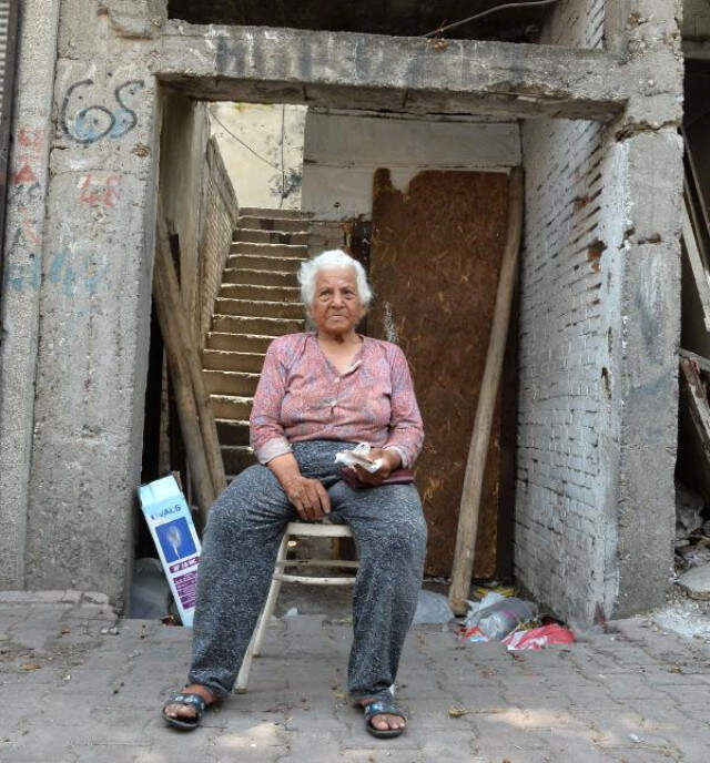 Maaşı Kendisinden Habersiz Çekileden Nuriye Neneden İnsanlık Dersi! Yaşlılık Maaşı Kendisinden Habersiz Çekilen Nuriye Nene'den İnsanlık Dersi!