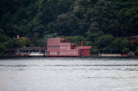 İstanbul Boğazı'nda Geminin Çarptığı Yalıya Fotoğraflı Kamufulaj Yapıldı