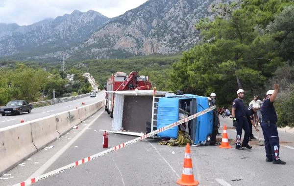İYİ Parti Seçim Minibüsünün Karıştığı Kazada 1 Çocuk Öldü, 6 Yaralı Var