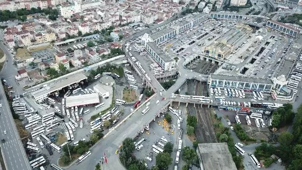 Bayram Dönüşü Otogarda Yoğunluk Yaşandı, Yolcular Otobüslerden İnerek Yürümeye Başladı