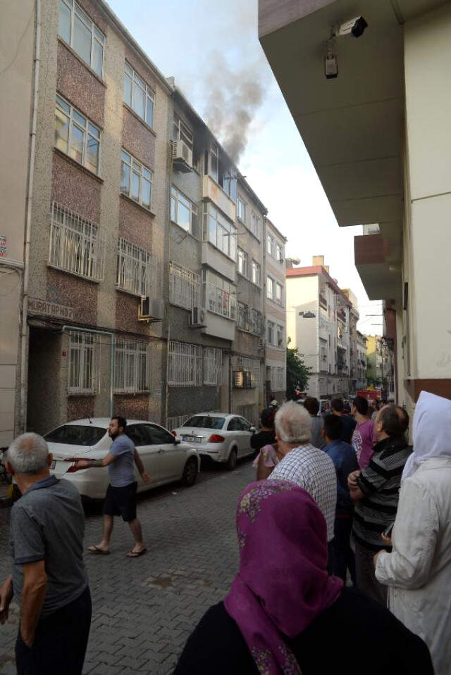 İstanbul Fatih'te Yangın: 1 Kişi Hayatını Kaybetti İstanbul Fatih'te Yangın: 1 Kişi Hayatını Kaybetti