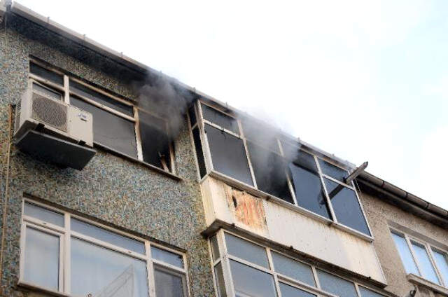 İstanbul Fatih'te Yangın: 1 Kişi Hayatını Kaybetti <a class='keyword-sd' href='/istanbul/' title='İstanbul'>İstanbul</a> Fatih'te Yangın: 1 Kişi Hayatını Kaybetti