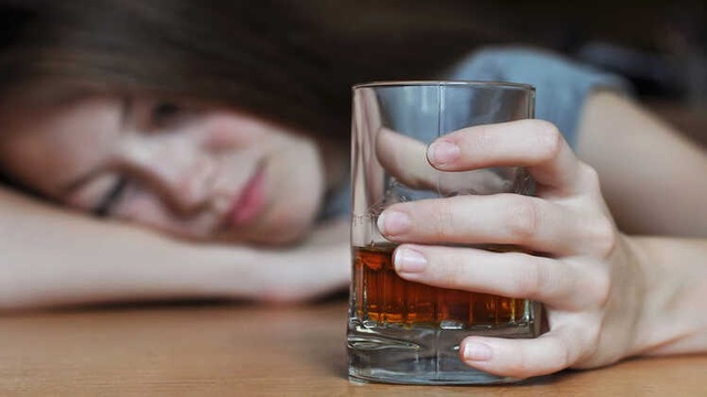 Alkol Neden Kadını Erkeklerden Daha Fazla Etkiliyor?