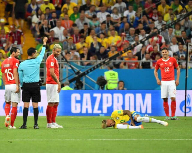 Brezilyalı Neymar, İsviçre Maçında Adeta Dayak Yedi Brezilyalı Neymar, İsviçre Maçında Adeta Dayak Yedi