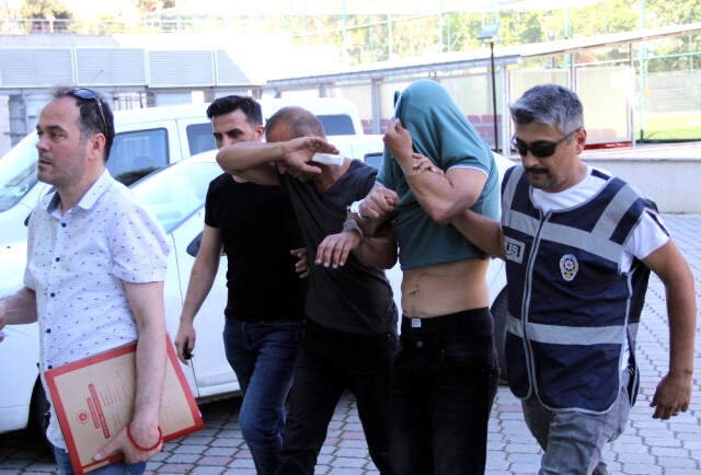 Cezaevinden İzin Alıp Çıkan İki Şahıs, Cezaevinde Birlikte Kaldığı Arkadaşını Soydu Cezaevinden İzinli Çıkan İki Tutuklu, Cezaevinde Birlikte Kaldıkları Arkadaşlarının Marketini Soydu