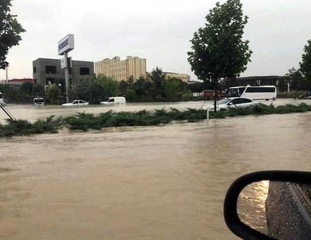 Denizli-Ankara Karayolu Sel Nedeniyle Trafiğe Kapandı