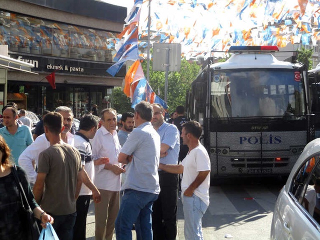 HDP'liler Broşür Almayan AK Parti'li Gençleri Darp Etti
