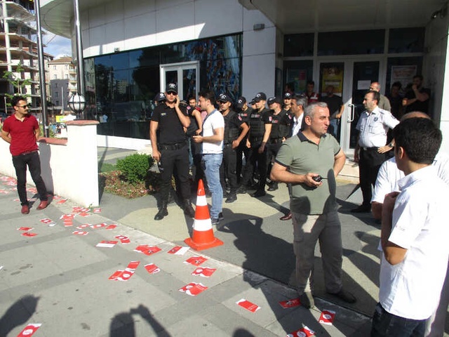 HDP'liler Broşür Almayan AK Parti'li Gençleri Darp Etti
