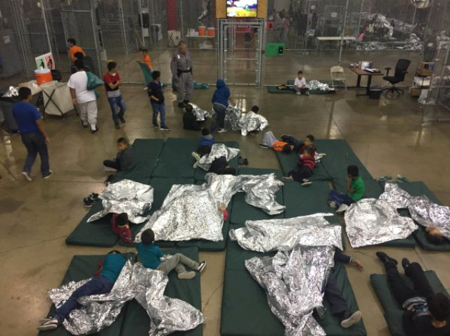 ABD'de Çocuk Toplama Kamplarını Destekleyen Bakan, Gösterilen Tepki Sonrası Restoranttan Kaçtı