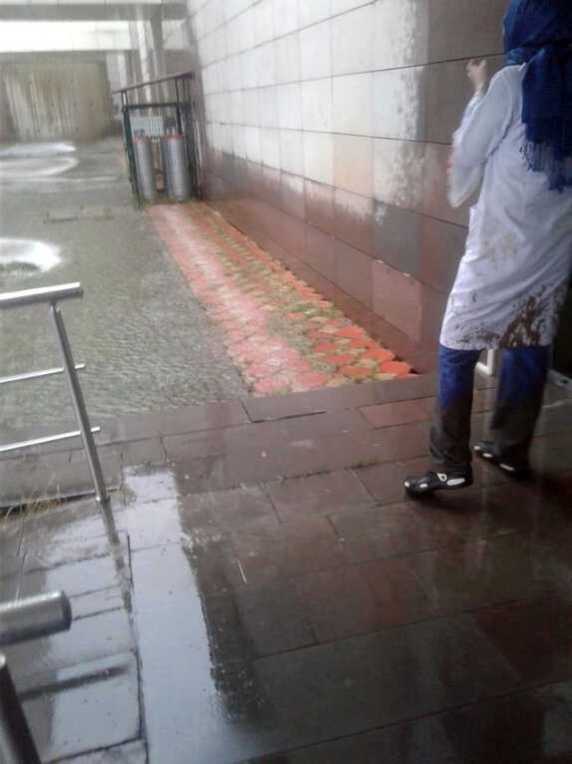 Sağanak Yağış Sonrası Hastaneyi Su Bastı, Doktorlar Sel Nöbeti Tuttu