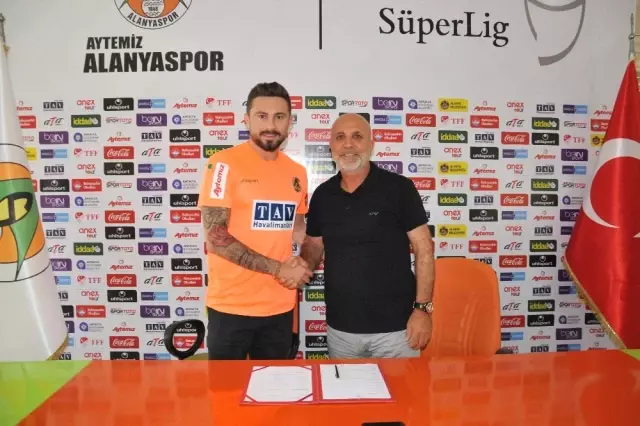 Alanyaspor, Eskişehirspor'da Forma Giyen Kaan Kanak'ı Renklerine Bağladı