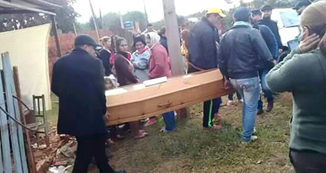 Öldüğü Sanılan Genç Kendi Cenaze Töreninde Ortaya Çıktı