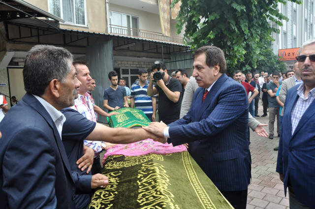 Kazada Hayatını Kaybeden Aynı Aileden 5 Kişi Gözyaşlarıyla Defnedildi
