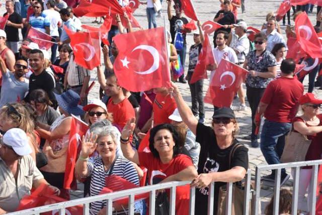 Polis Kayıtlarına Göre Muharrem İnce'nin İzmir Mitingine 2 Milyon 500 Bin Kişi Katıldı