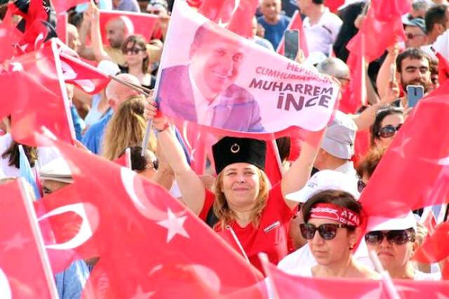 Polis Kayıtlarına Göre Muharrem İnce'nin İzmir Mitingine 2 Milyon 500 Bin Kişi Katıldı