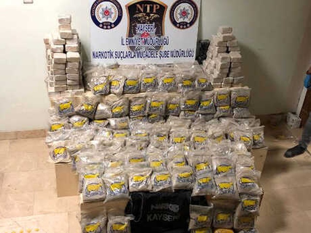 Lüks Yaşamıyla Dikkat Çeken Eski Uzman Çavuş, 233 Kilo Eroinle Yakalandı