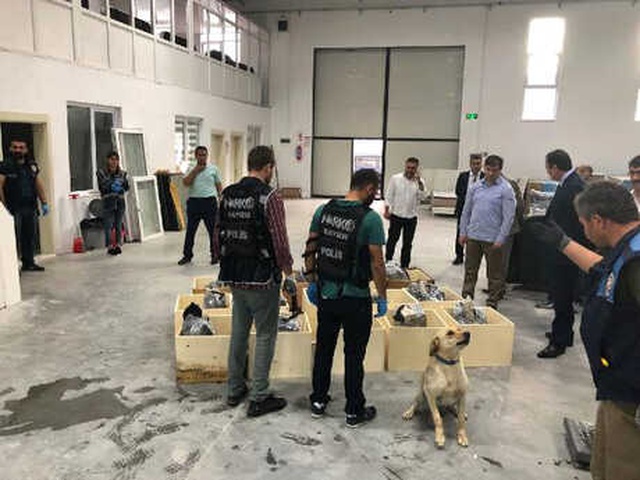 Lüks Yaşamıyla Dikkat Çeken Eski Uzman Çavuş, 233 Kilo Eroinle Yakalandı