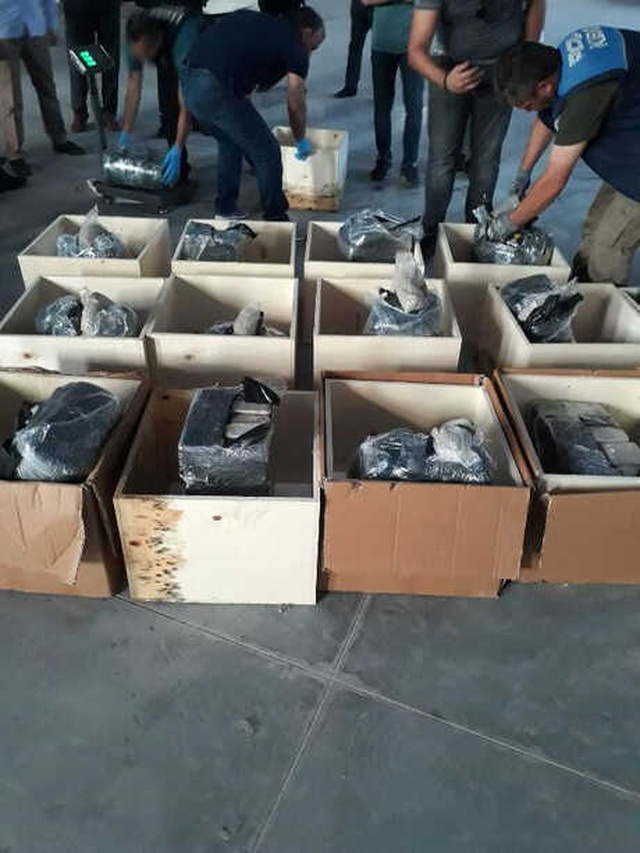 Lüks Yaşamıyla Dikkat Çeken Eski Uzman Çavuş, 233 Kilo Eroinle Yakalandı