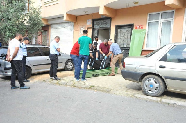 Tartıştığı Kocasını Bıçaklayarak Öldüren Kadın, Yolun Ortasında Yatarken Bulundu