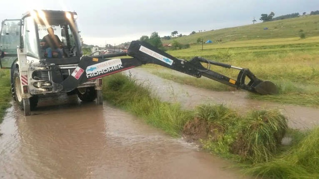 Yağışlar Eskişehir'de Hayatı Felç Etti, Sel Suları Caddelerde Nehir Gibi Aktı