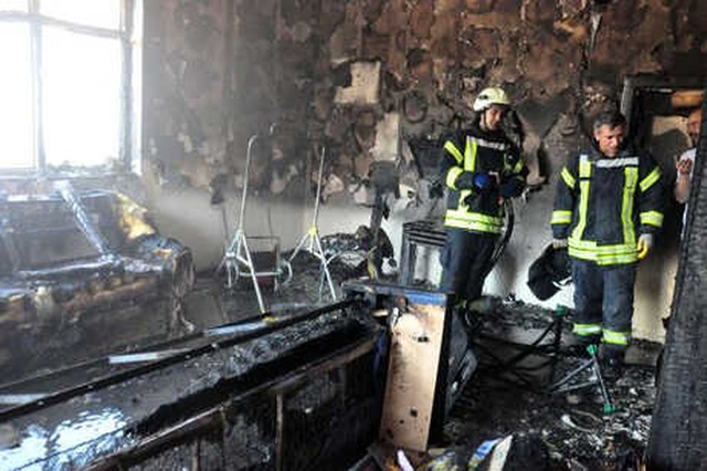 Bomba Gibi Patlayan Televizyon Evi Küle Çevirdi