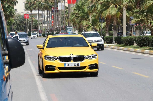 500 Bin Liralık Lüks Otomobili Taksiye Çevirdi