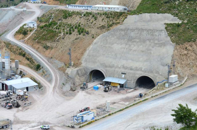 Eğribel Geçidi'ne İnşa Edilen Tünelin Tamamlanmasına 140 Metre Kaldı
