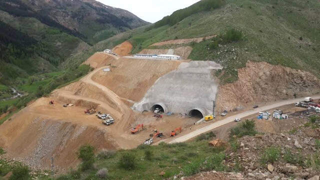 Eğribel Geçidi'ne İnşa Edilen Tünelin Tamamlanmasına 140 Metre Kaldı