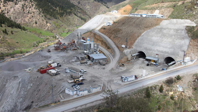 Eğribel Geçidi'ne İnşa Edilen Tünelin Tamamlanmasına 140 Metre Kaldı