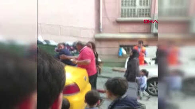 Taksici, Kendisini Trafiğe Soktuğu İçin Kadın Turisti Arabadan Dışarı Attı, O Anlar Kaydedildi