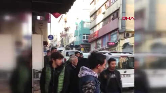 Taksici, Kendisini Trafiğe Soktuğu İçin Kadın Turisti Arabadan Dışarı Attı, O Anlar Kaydedildi
