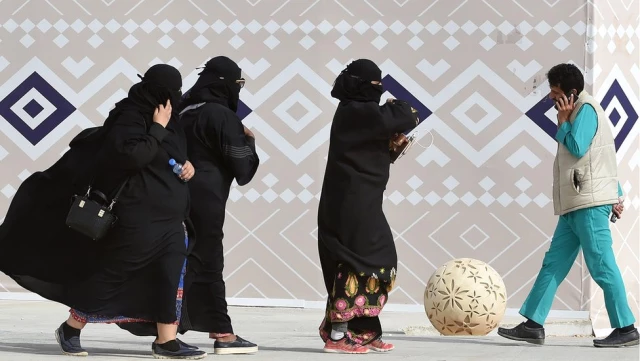 Yarın Direksiyon Yasakları Kalkacak Suudi Kadınlara Hâlâ Yasak 5 Şey