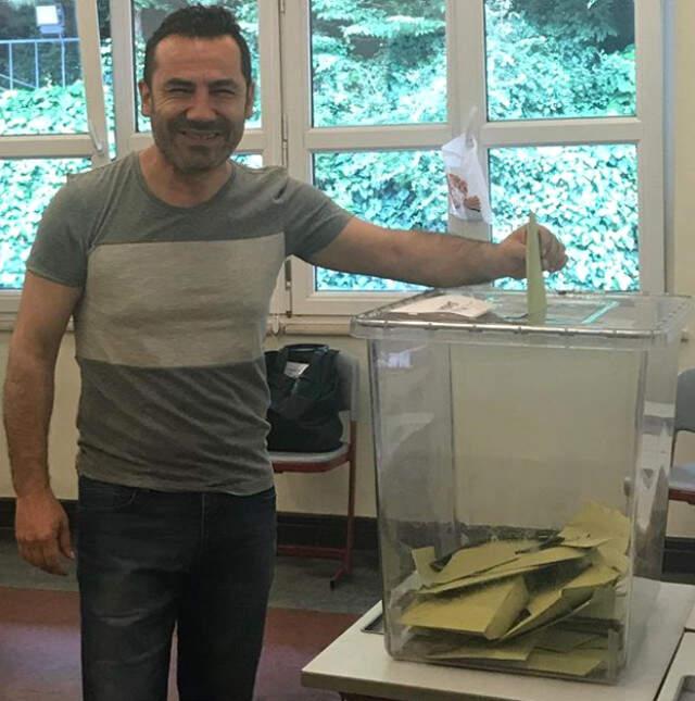 Oy Kullanan Ünlülerin Sandık Paylaşımları