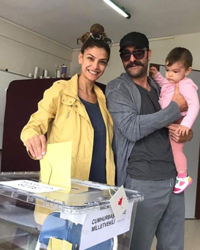 Oy Kullanan Ünlülerin Sandık Paylaşımları