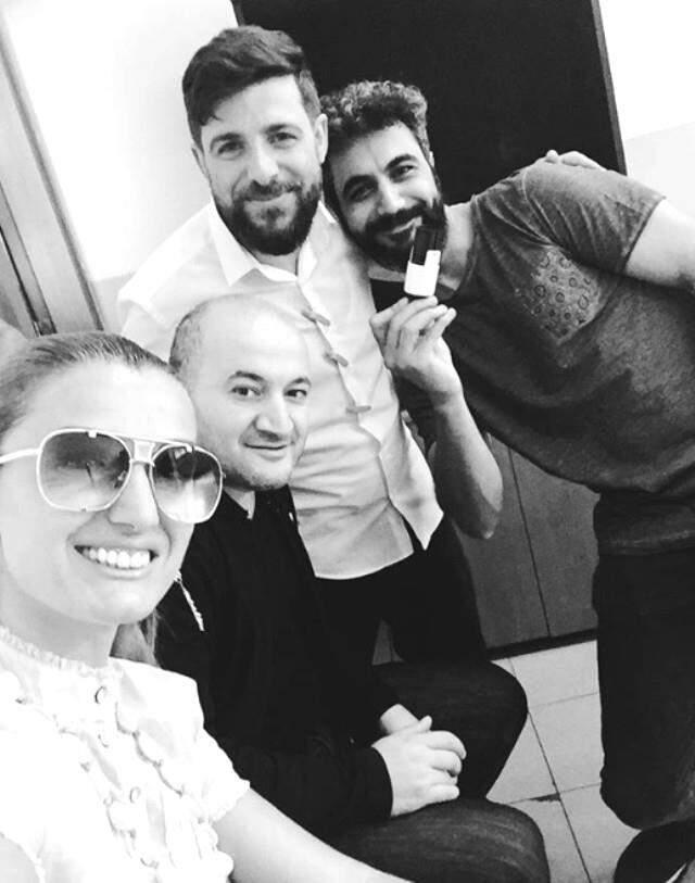 Oy Kullanan Ünlülerin Sandık Paylaşımları