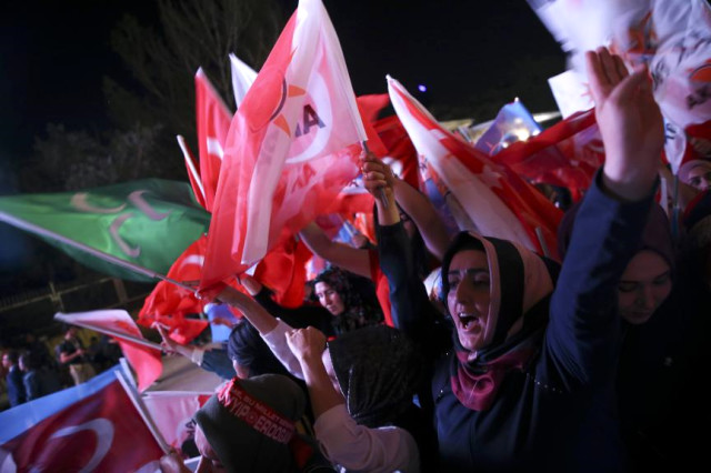 Seçim Sonuçlarının Açıklanmaya Başlamasının Ardından, Vatandaşlar Kutlamalara Başladı