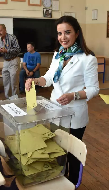 Akşener'in Başdanışmanı, Aşık Veysel'in Torunu, Milletvekili Seçilemedi