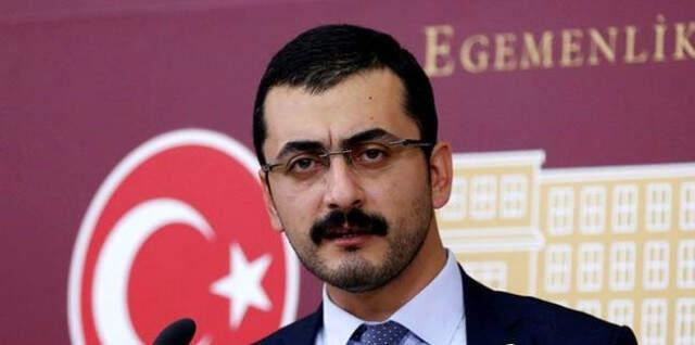 CHP'de <a class='keyword-sd' href='/kiliclar/' title='Kılıçlar'>Kılıçlar</a> Çekildi! Yönetim İçin Peş Peşe İstifa Sesleri Yükseliyor