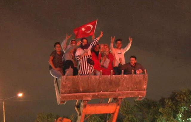 Kepçe Üzerinden Tehlikeli Kutlama