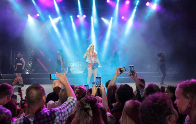 Antalya'da İlk Kez Konser Veren Rita Ora, Sahne Performansıyla Göz Kamaştırdı