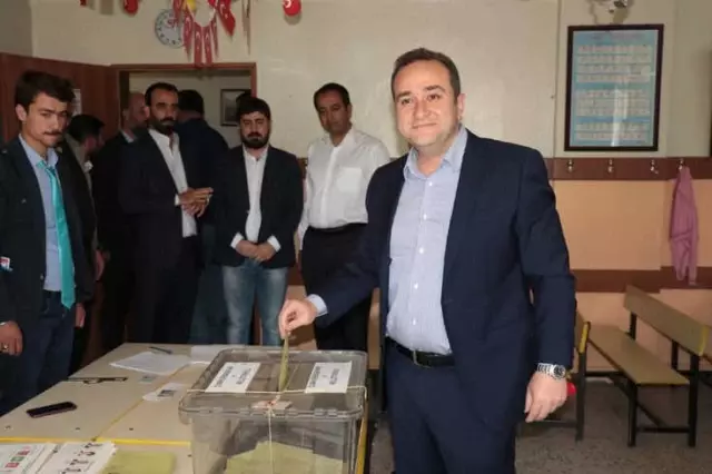 Eski Bakan Mehmet Ağar'ın Oğlu Ak Parti'den Milletvekili Seçildi