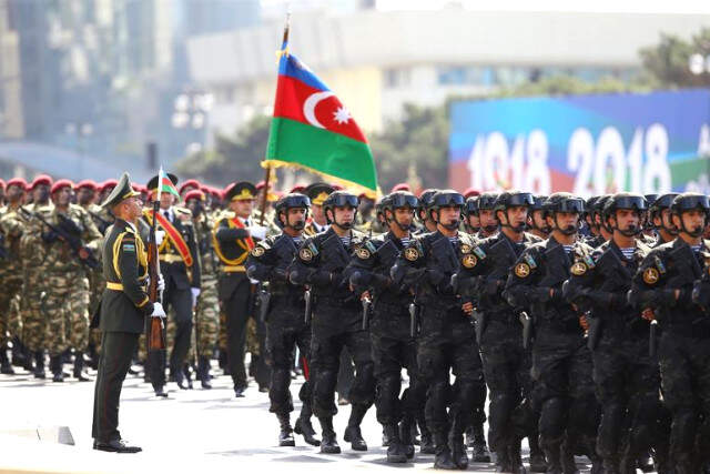 Milli füze SOM-B1 Azerbaycan Ordusu'nun Geçit Töreninde