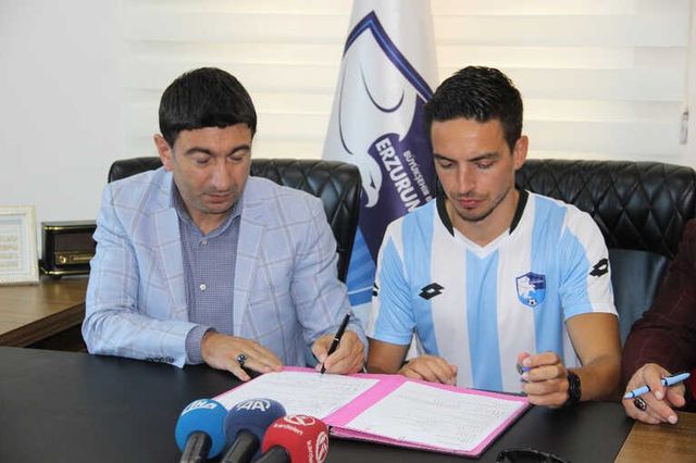 Erzurumspor'un İlk Transferi Leo İmzayı Attı
