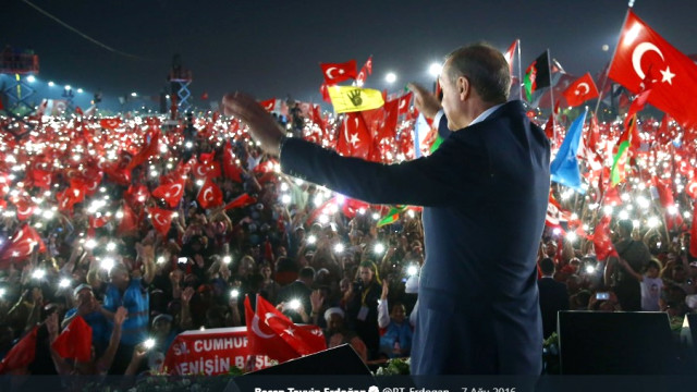 Cem Uzan'dan Erdoğan'a Sürpriz Mesaj: Sayın Cumhurbaşkanımızı Tebrik Ediyorum