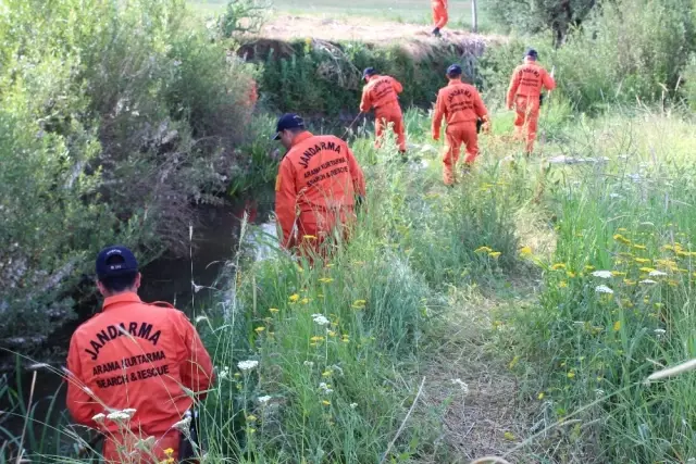 13 Gündür Aranan Küçük Leyla'nın Bulunması İçin Metruk Evlerde Kazı Yapıldı