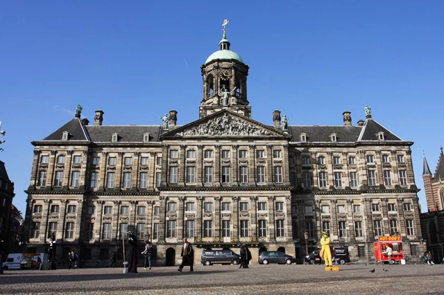 Amsterdam'ı İlk Kez Bir Kadın Yönetecek