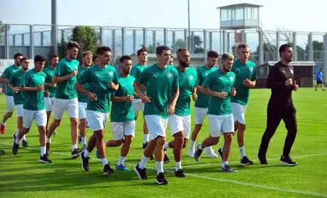 Bursaspor Yeknik Direktörü Samet Aybaba, 7 Futbolcuyu Antrenmana Almadı