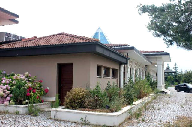 FETÖ Elebaşı İçin Yaptırılan Malikânede Gizli Bölme ve Altın Arandı FETÖ Elebaşı İçin Yaptırılan Malikânede Gizli Bölme ve Altın Arandı