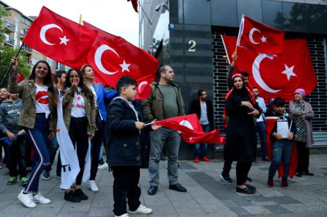 Hollanda, Türklerin Kutlama Yapmasını Yasakladı